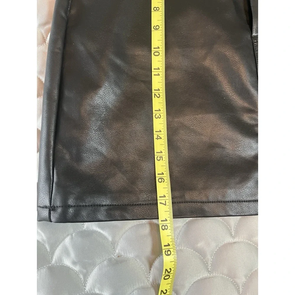 Women Y2K brand Blanknyc Black Leather Mini Skirt Size 29 Western Rocker Chic - Picture 5 of 7